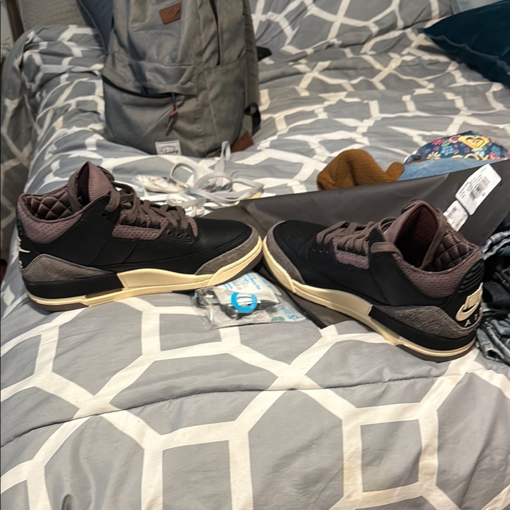Jordan Men’s Black and Gray Leather Low-Top Sneakers - Picture 5 of 5
